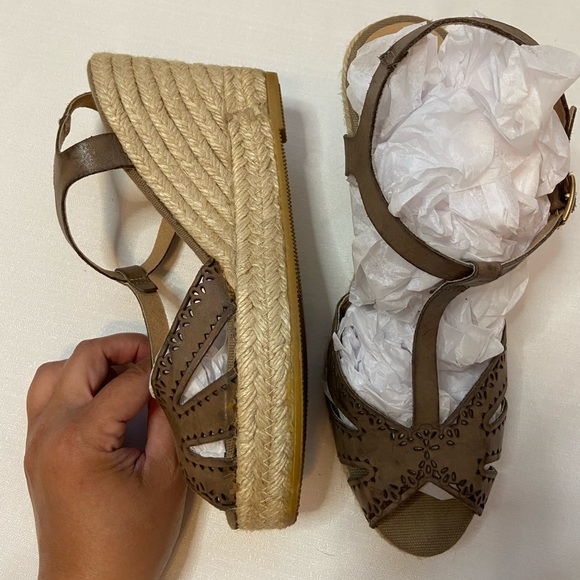 Kanna T-Strap Espadrille Sandals - Picture 3 of 8